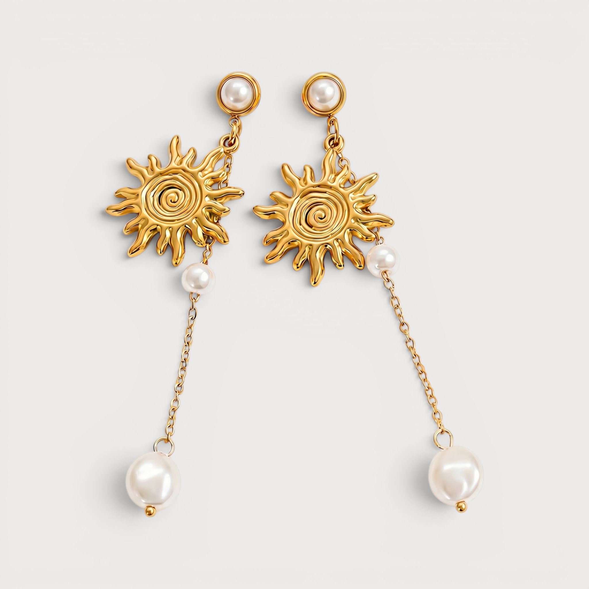 Boucles d'oreilles pendantes soleil et perles en acier inoxydable doré | Bloom × Blaze