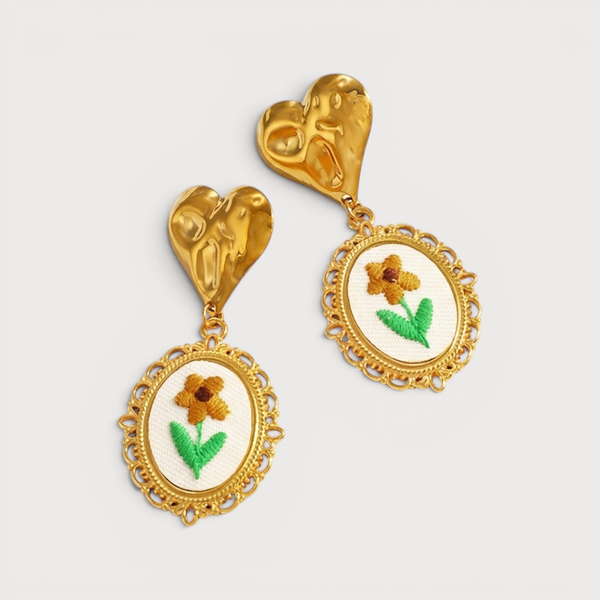 Boucles d’oreilles cœur martelé et pendentif ovale brodé en acier inoxydable
