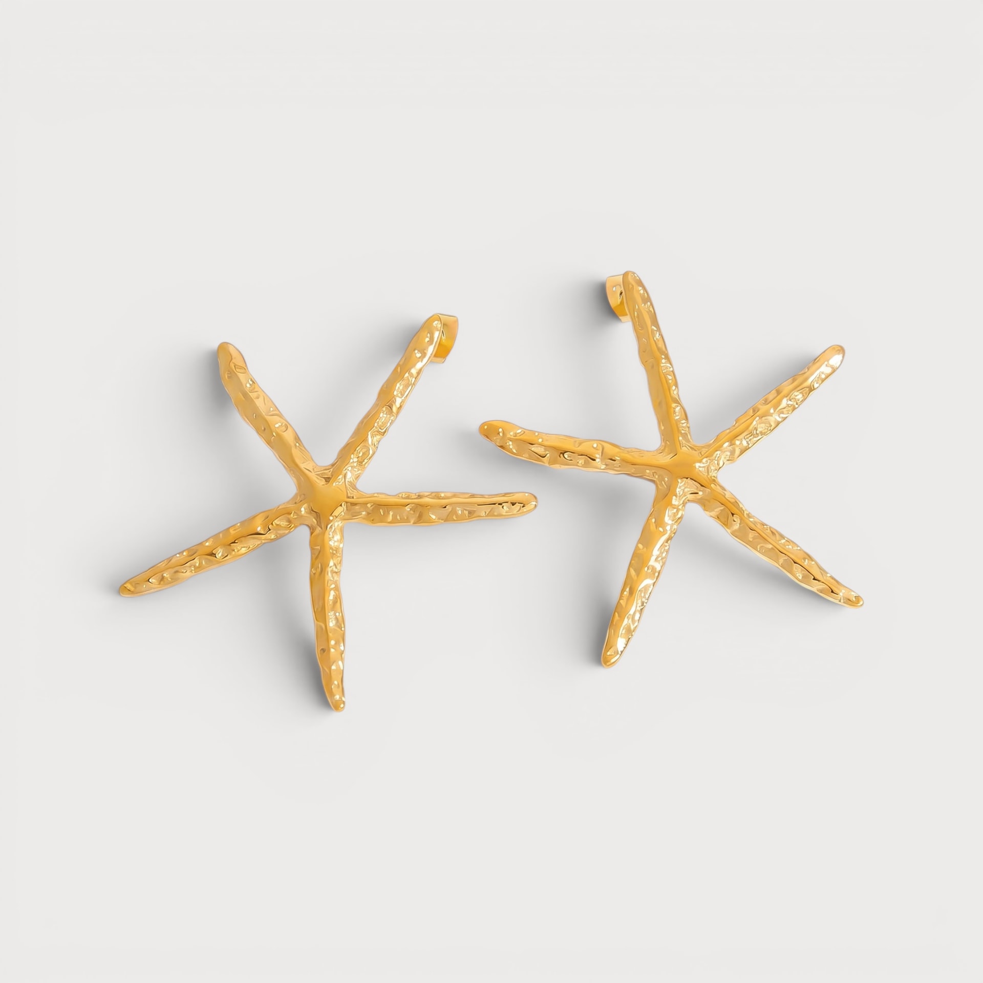 Boucles d’oreilles puces étoile de mer texturée en acier inoxydable doré
