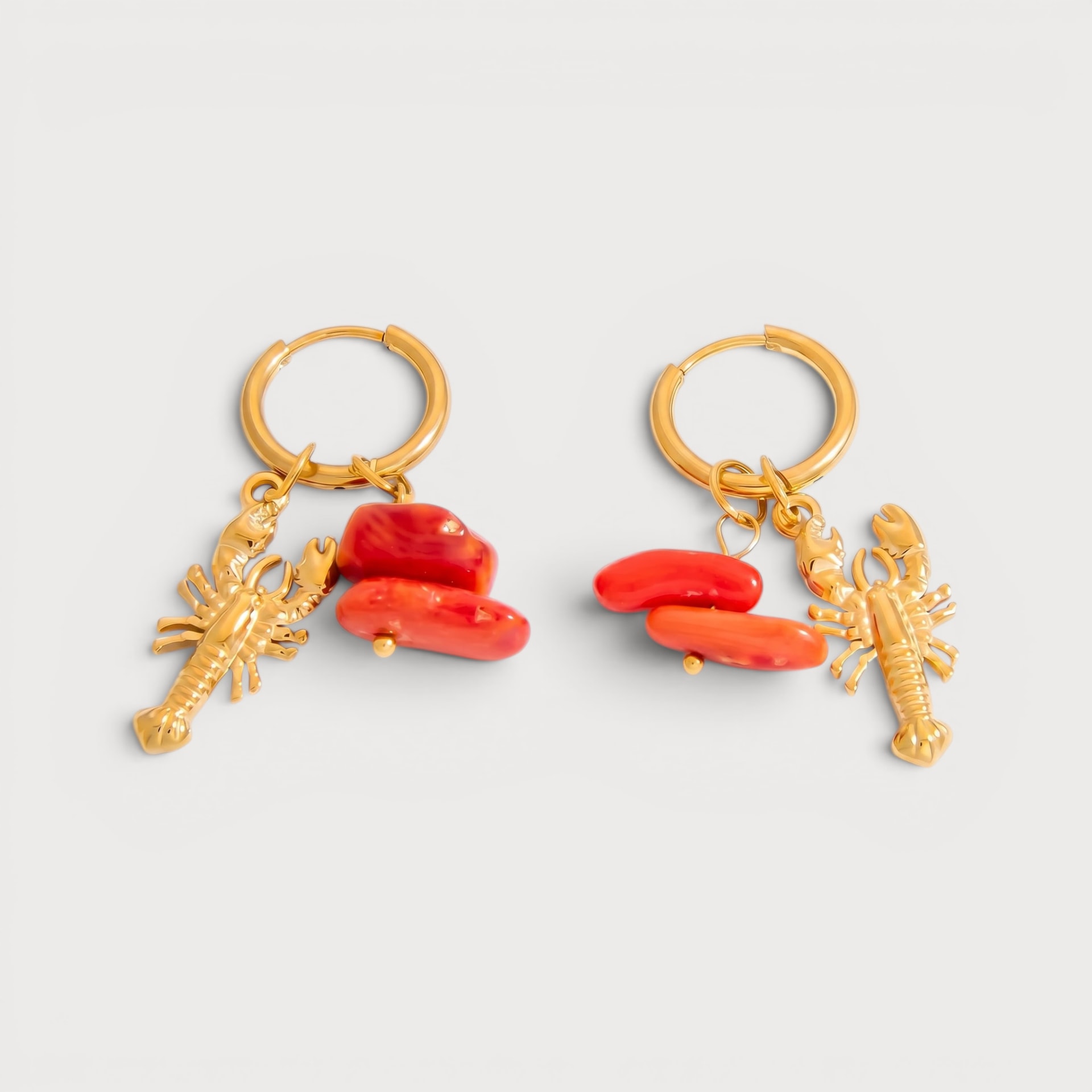 Boucles d’oreilles créoles pampille homard, pierres rouges, acier inoxydable doré