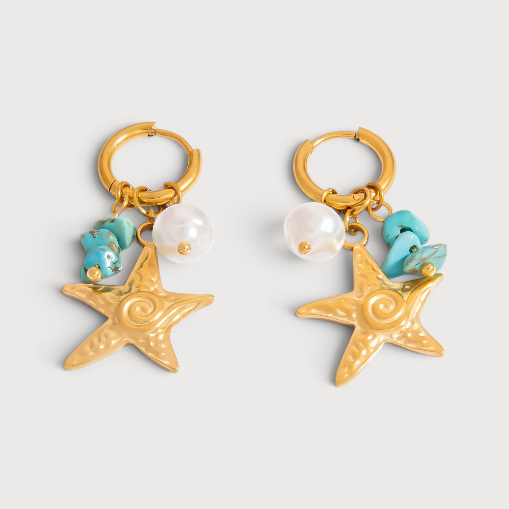 Boucles d'oreilles créoles étoile de mer et pierres turquoise, doré | Bloom × Blaze