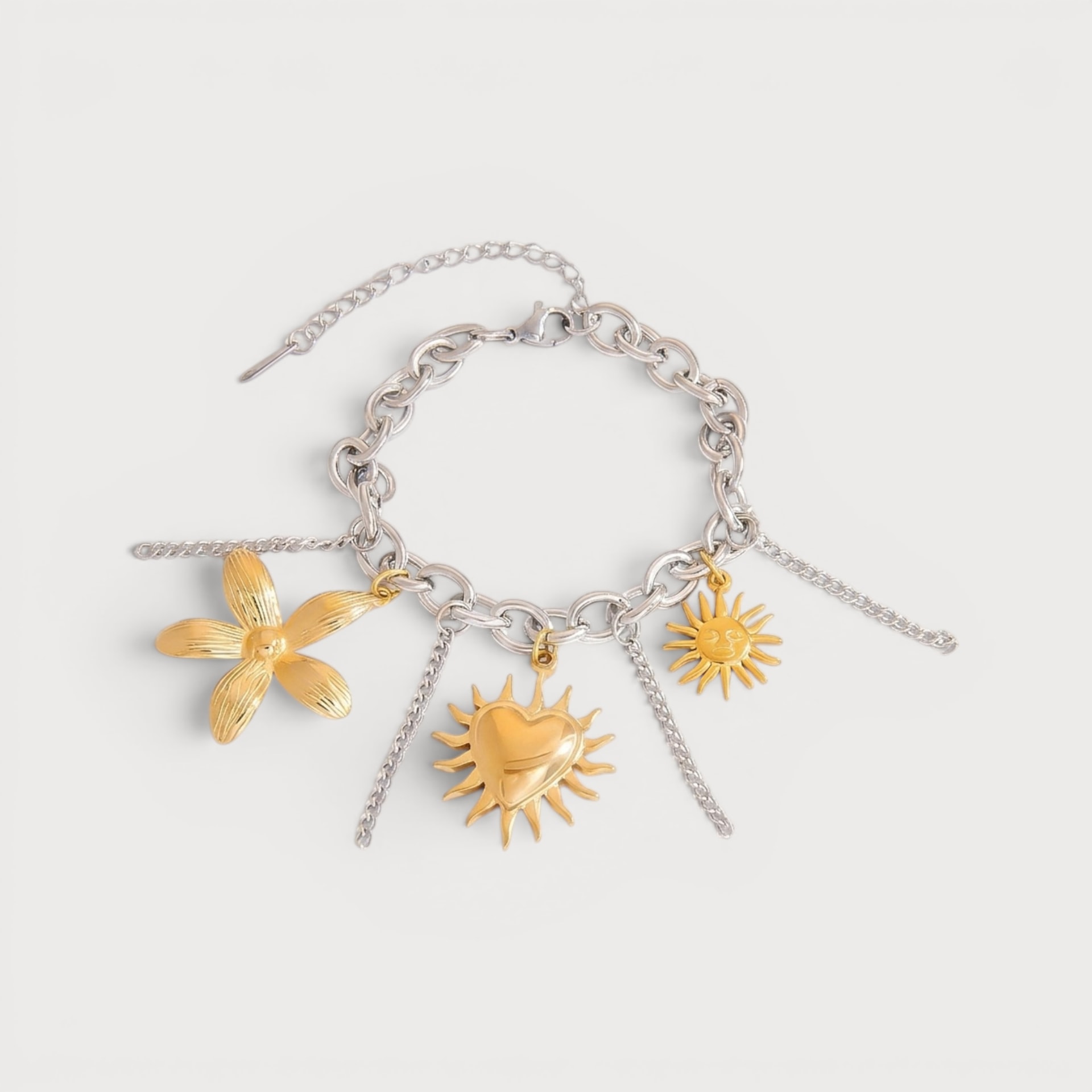 Bracelet Danièle à chaîne argentée, fleur et deux soleils dorés avec chaînettes pendantes