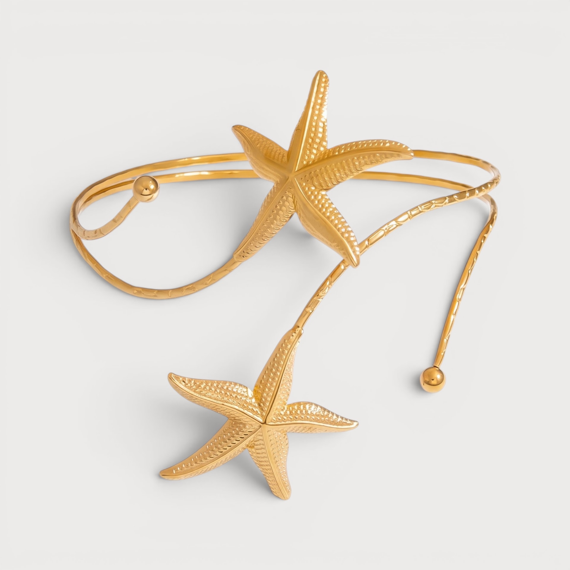 Bracelet de bras étoiles de mer martelées dorées