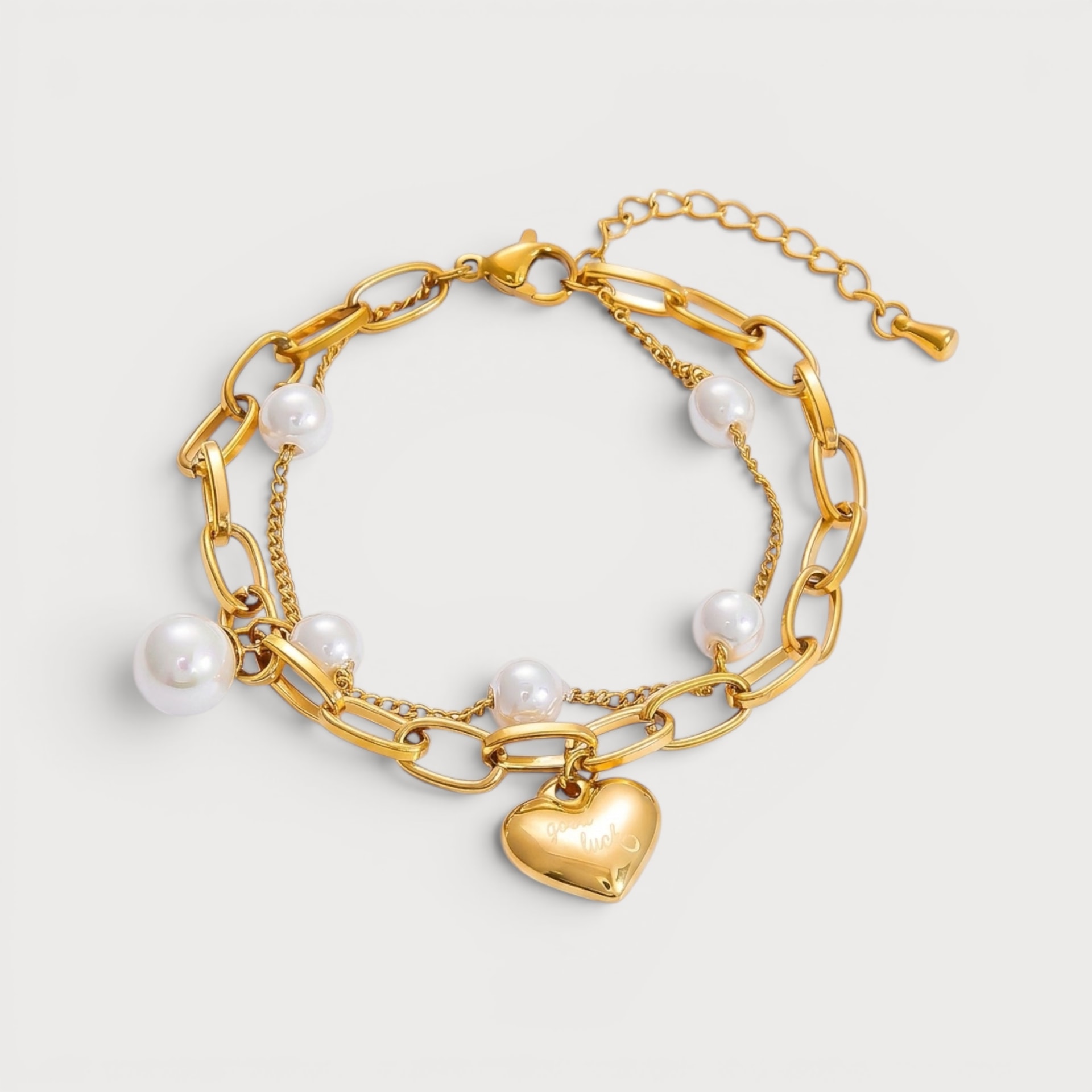Bracelet Naelle doré, chaîne à maillons allongés, rang de perles blanches et petit cœur central