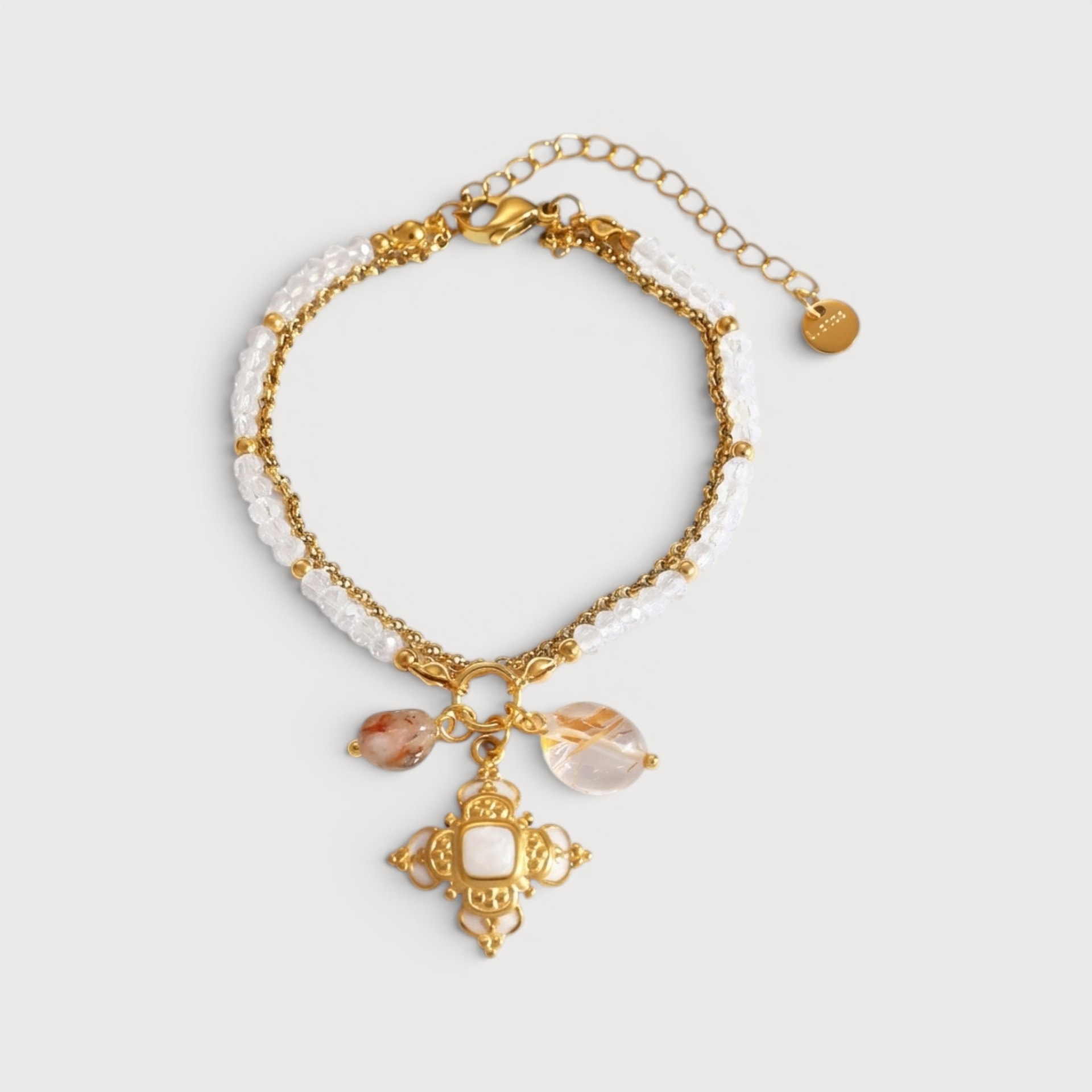 Bracelet Servane doré à deux rangs, motif central à quatre lobes et deux détails allongés irisés