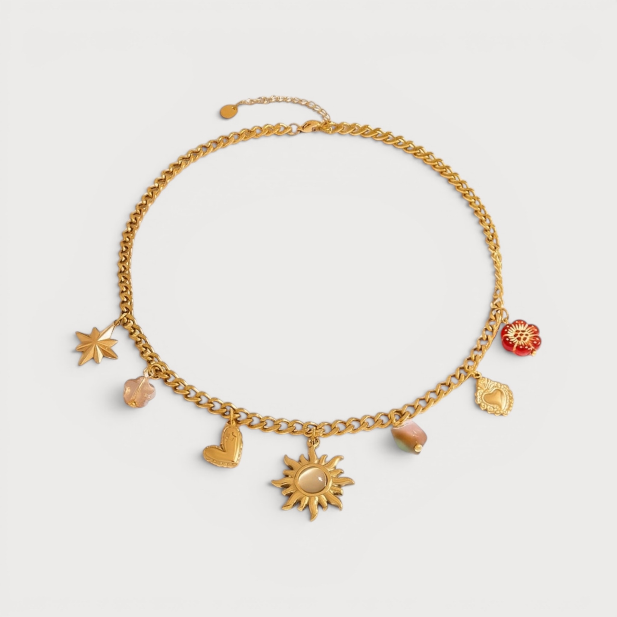 Collier charms étoile, soleil et cœurs en acier inoxydable doré | Bloom × Blaze