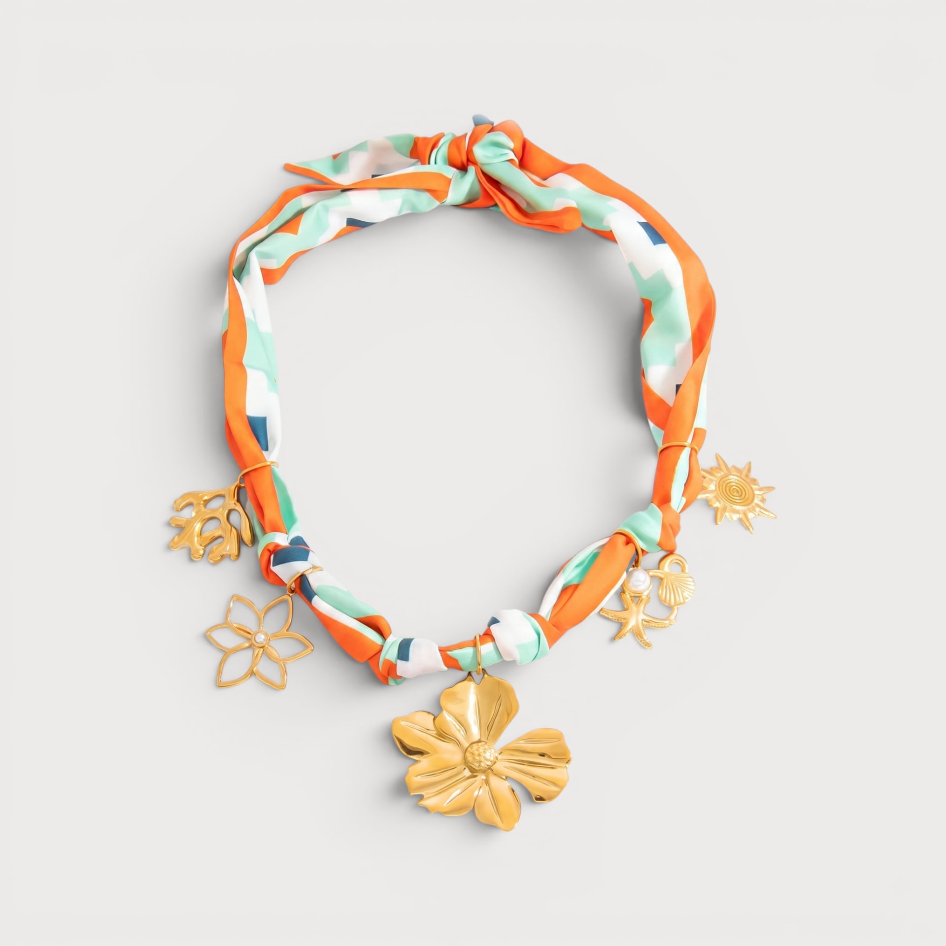 Collier fleurs, corail et étoile de mer sur ruban, doré