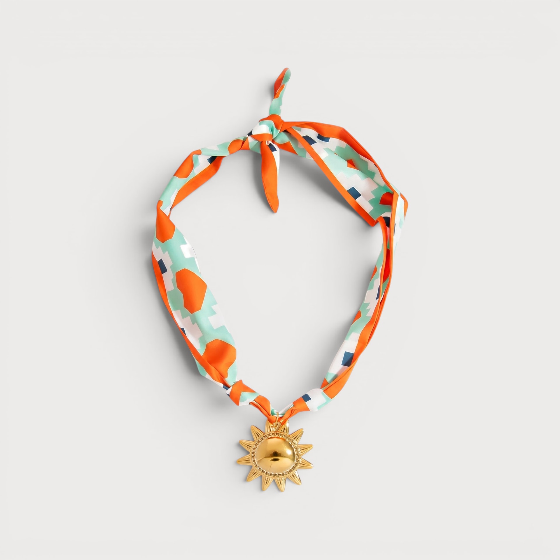 Collier soleil sur ruban tissé en acier inoxydable doré