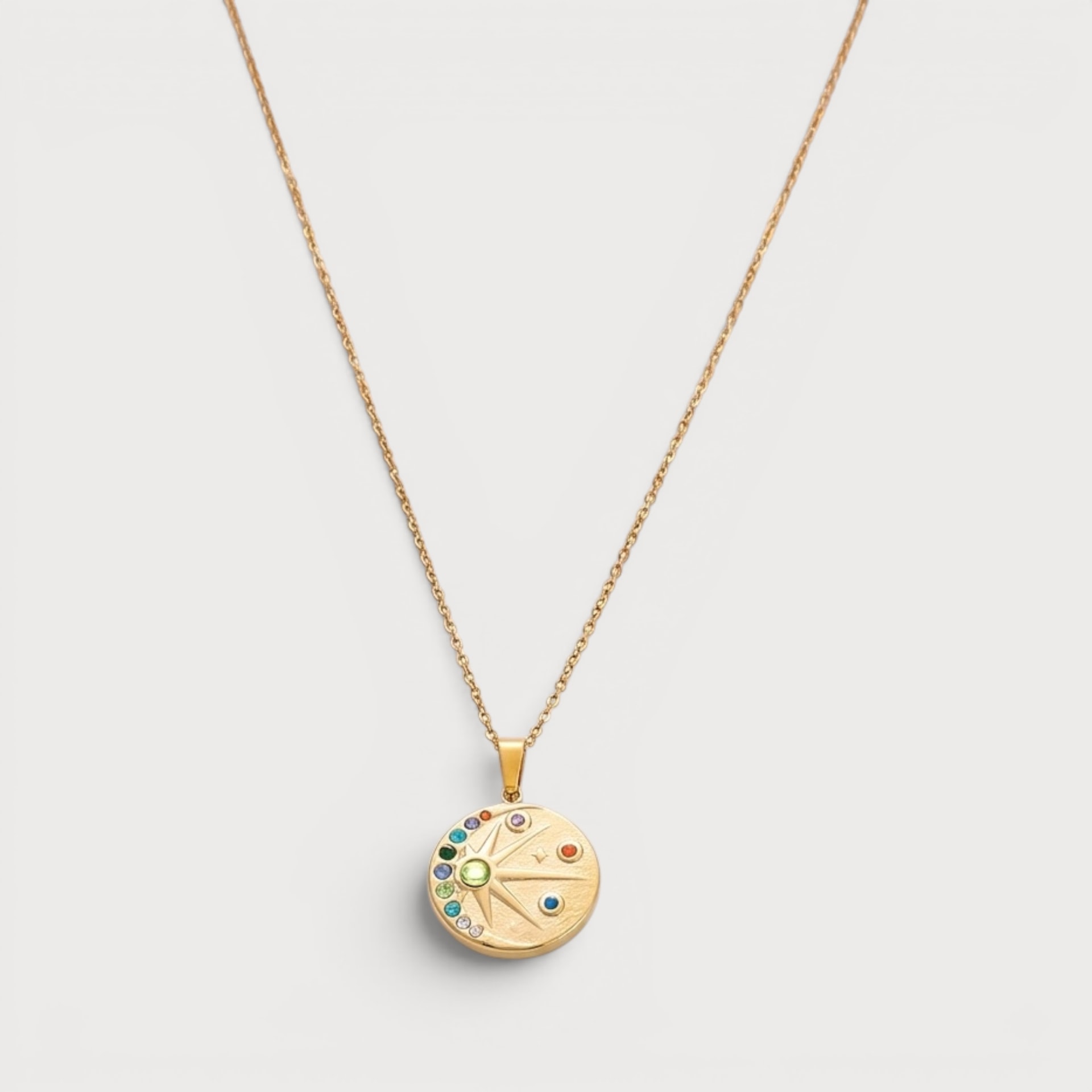 Collier médaille rose des vents sertie en acier inoxydable doré